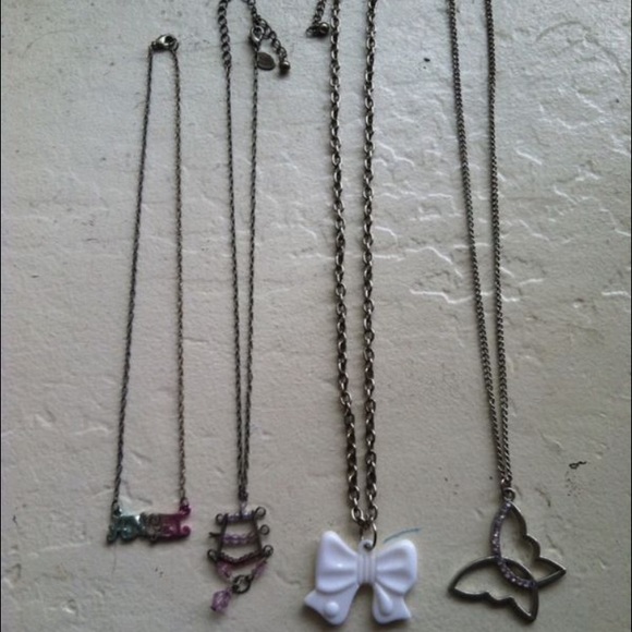 Bundle of 4 necklaces - Picture 2 of 2